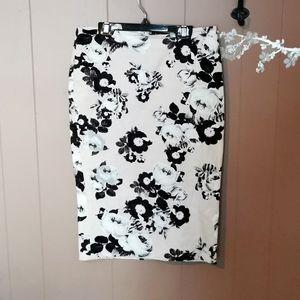 Pencil skirt with flowers